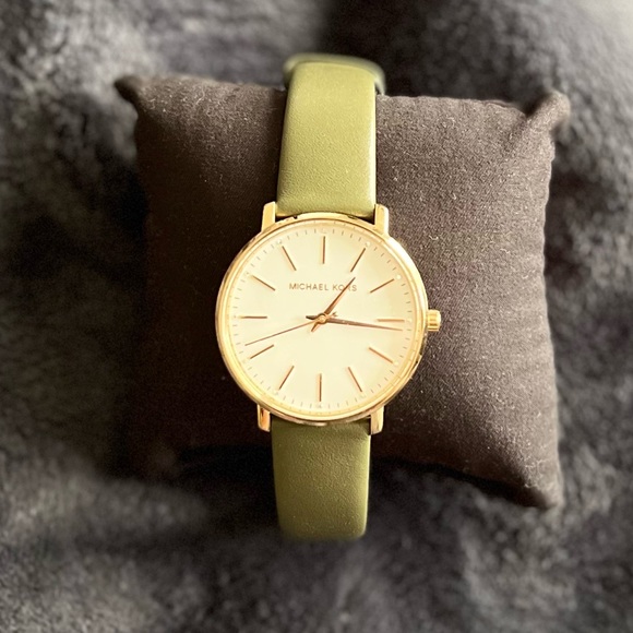 Michael Khors Watch - Picture 4 of 10